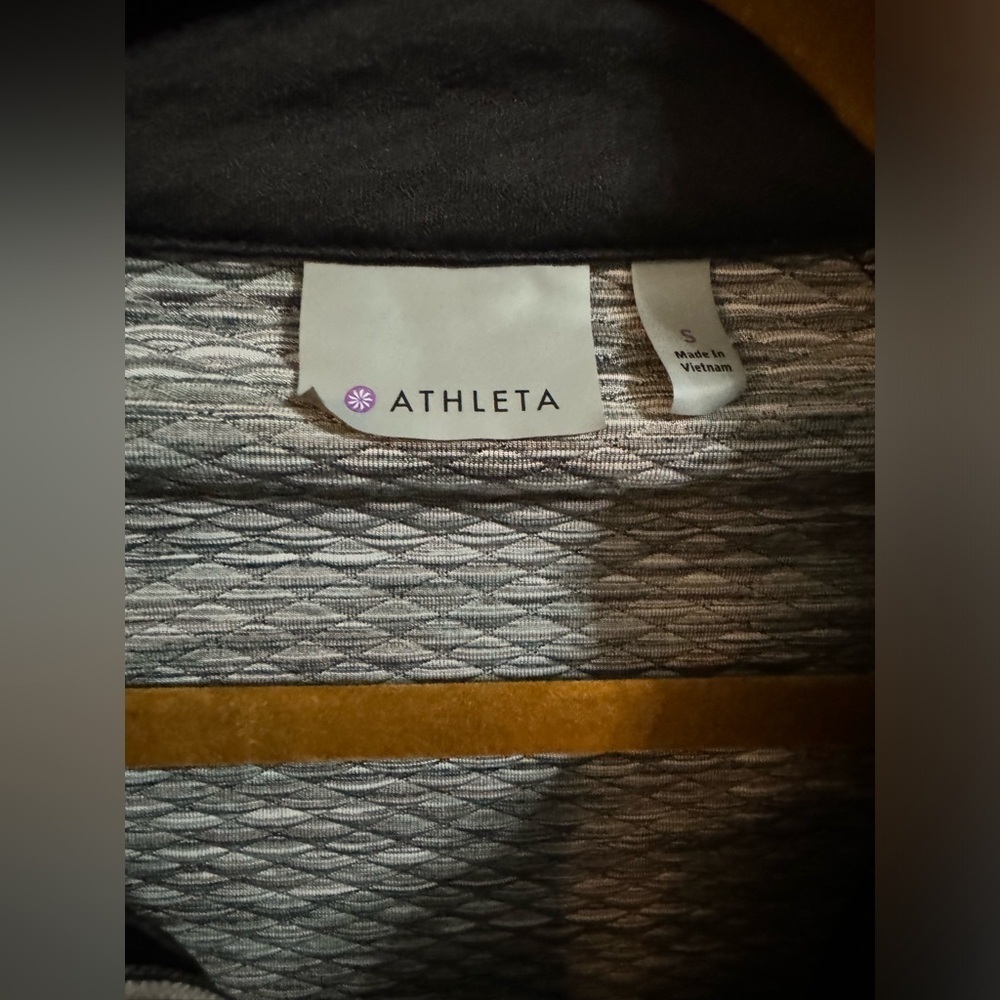 Athleta Quilted Gray and Black 1/4 Zip - Picture 6 of 8